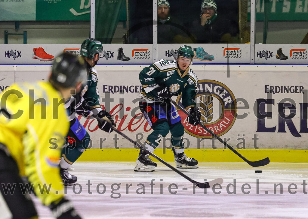 2025-12-28_126_TSV_Erding_gegen_onesto_Tigers_Bayreuth | Erding, Deutschland, 28.12.2025:Eishockey, Oberliga Süd 2025 / 2026, 31. Spieltag, TSV Erding gegen onesto Tigers Bayreuth, Endergebnis: 6:5 n.V.Erik Modlmayr (Erding Gladiators, #21)Foto: Christian Riedel / fotografie-riedel.net