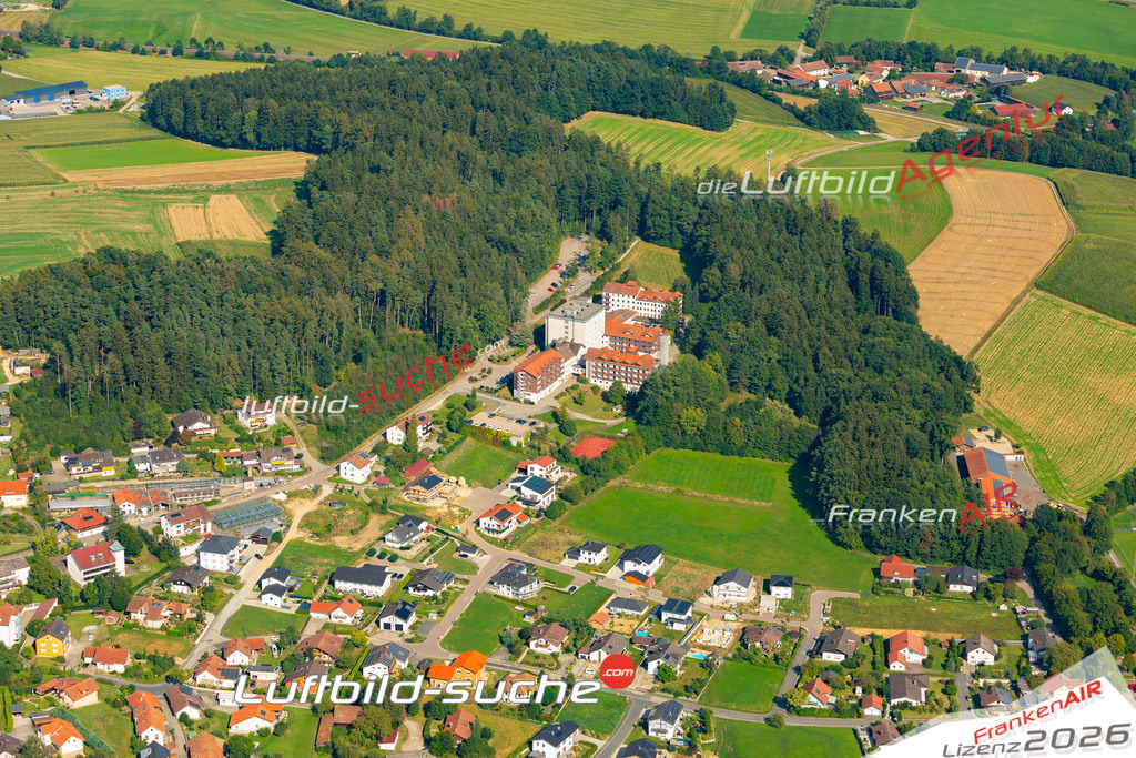 Das Luftbild zeigt : Windischbergerdorf Cham - Die Luftaufnahme wurde 2024 vom UL-Flugzeug aus erstellt ( keine Drohne ) - Hochauflösende Luftaufnahme - Für grossformatige Ausdrucke geeignet. Die Geschenkidee !Mit Lizenz und Bildrechte bestellbar