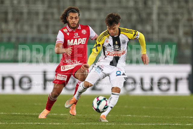 Austrian Bundesliga: Grazer AK 1902 vs LASK | GRAZ, AUSTRIA, 13.DEC.25 - SOCCER - ADMIRAL Bundesliga, Grazer AK 1902 vs LASK. The image shows Ramiz Harakate (GAK) and Sascha Horvath (Lask).