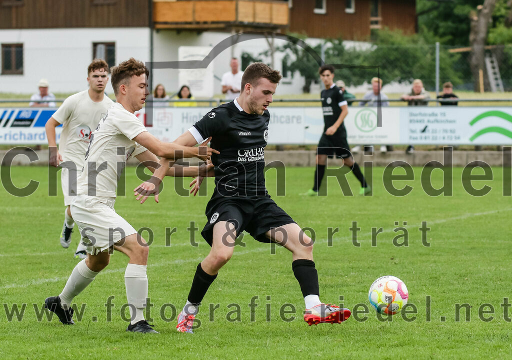 2023-07-02_024_SV_Walpertskirchen_gegen_FC_Herzogstadt | Walpertskirchen, Deutschland, 02.07.2023:
Fußball, Kreisliga 2023 / 2024, Testspiel, SV Walpertskirchen gegen FC Herzogstadt, Endergebnis: 

Benjamin Hötscher (SV Walpertskirchen, #45), Daniel Karamatic (FC Herzogstadt, #10)

Foto: Christian Riedel / fotografie-riedel.net