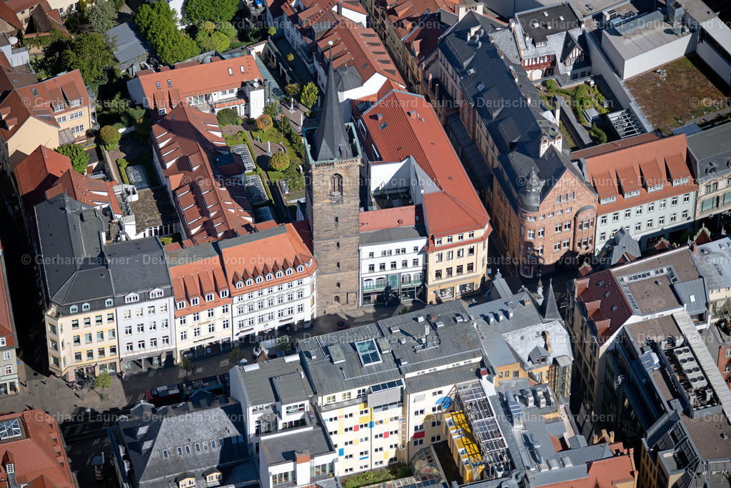 4026434 | ERFURT 07.05.2020 Turm- Bauwerk Bartholomäusturm am Anger Rest der ehemaligen, historischen Stadtmauer im Ortsteil Altstadt in Erfurt im Bundesland Thüringen, Deutschland. // Tower building Bartholomaeusturm on Anger the rest of the former historic city walls in the district Altstadt in Erfurt in the state Thuringia, Germany. Foto: Gerhard Launer