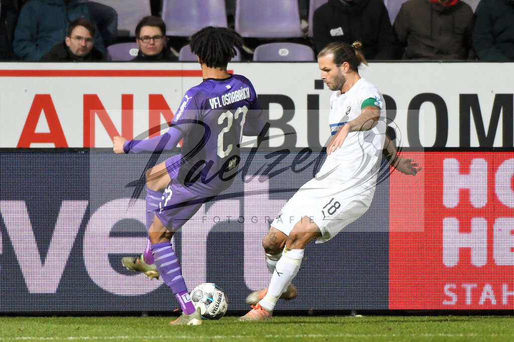 20200129_OSNSVS_0063JPG | Fußball, Herren: Felix Agu (VfL Osnabrück) und Dennis Diekmeier (SV Sandhausen) im Zweikampf beim Spiel der 2. Bundesliga zwischen VfL Osnabrück vs. SV Sandhausen am 29.01.2020 im Stadion an der Bremer Brücke in Osnabrück, Deutschland.(Foto von Nico Paetzel) - Realisiert mit Pictrs.com