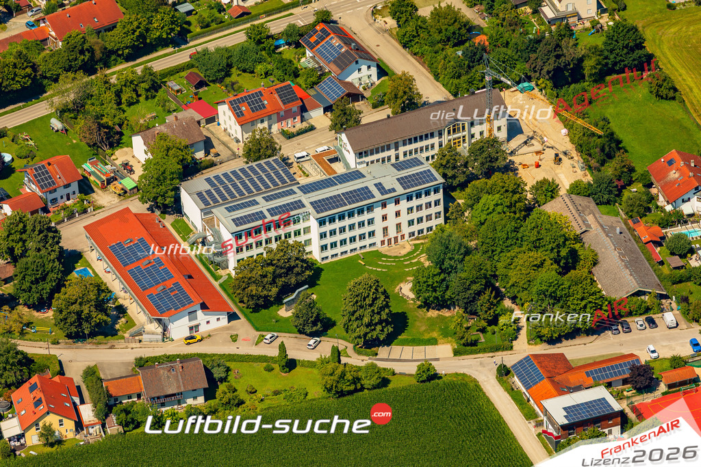 Luftbild Vs Google Maps  Hochreit Schule  Aßling -Das Luftbild wurde 2025 vom UL-Flugzeug heraus erstellt ( keine Drohne ) - Hochauflösende Luftaufnahme -Nicht vergleichbar mit Google Maps oder Satelittenbilder- Die Geschenkidee !Mit Lizenz und Bildrechte bestellbar
