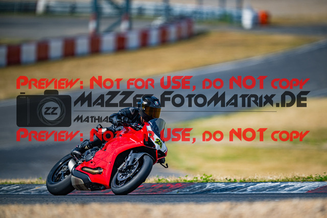 MaZZes_FotoMatrix_230719_0521 | GRUEN