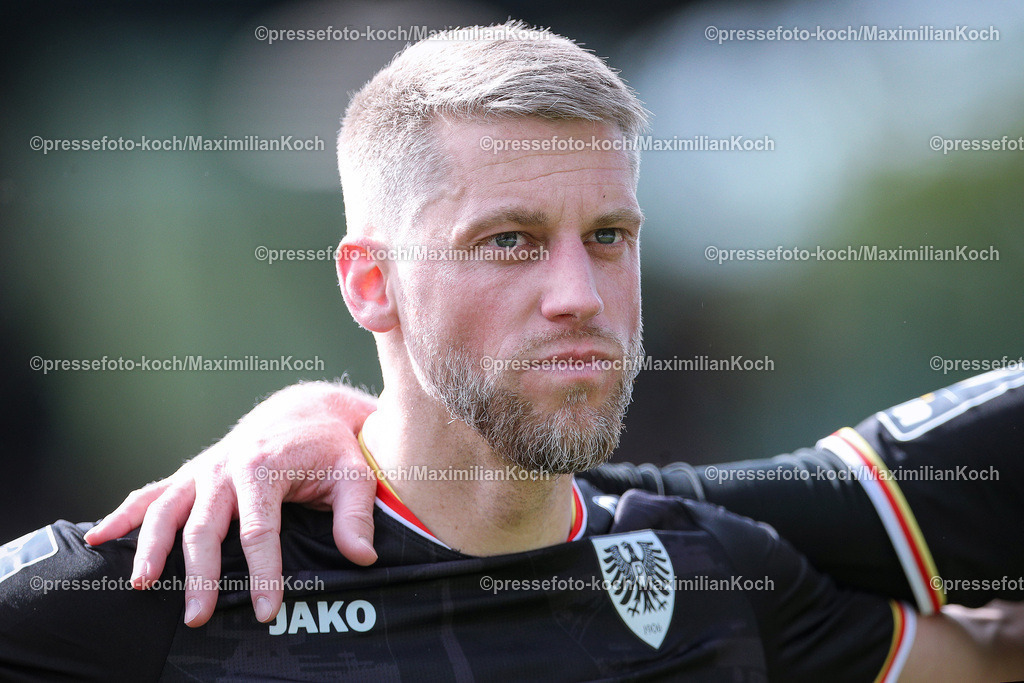 Koe3Liga27042402173 | 27.04.2024, Köln, Fußball, bwin 3. Liga Herren, Sportpark Höhenberg, 35. Spieltag, Saison 2023 2024, FC Viktoria Köln – Preußen Münster: Marc Lorenz (Preußen Münster). 
DFB regulations prohibit any use of photographs as image sequences and or quasi-video.