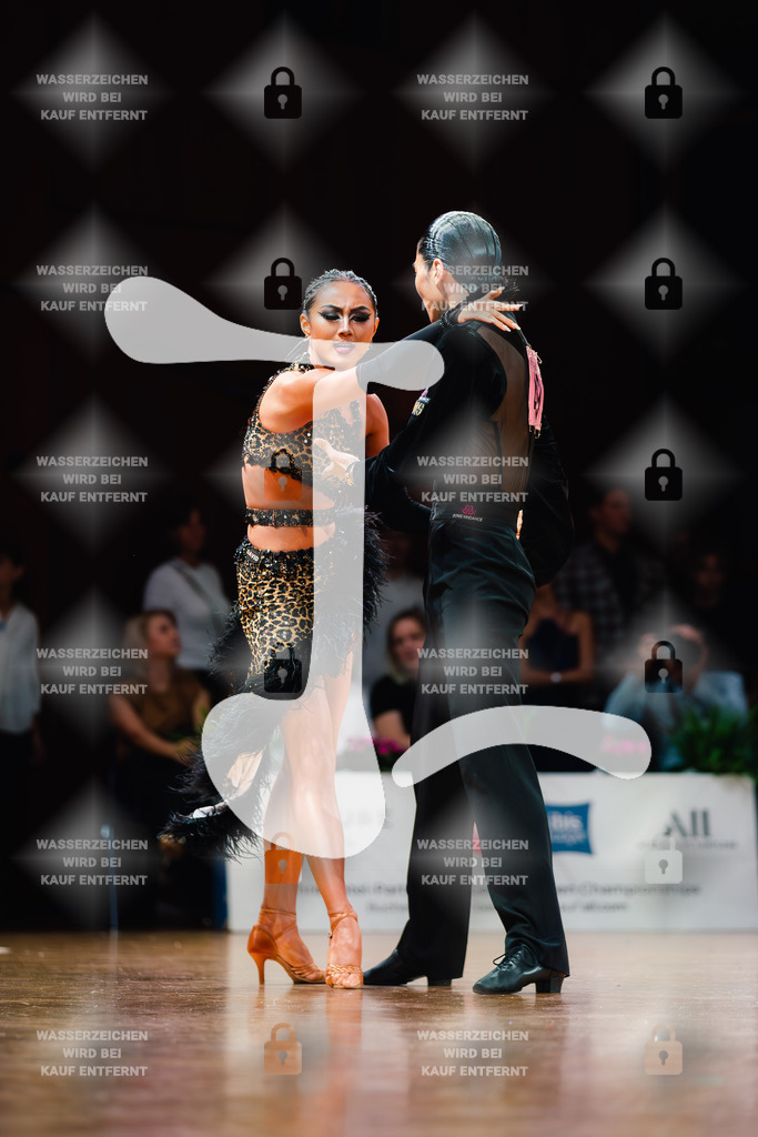 GOC 2025 - WDSF GrandSlam Latin 68th-70th (49) Pengkai Yin _ Jiayi Wang (China)-2025-08-23-1003 | Webshop for digital downloads and prints of dance sport, event & show photographer Julian Link - Realisiert mit Pictrs.com