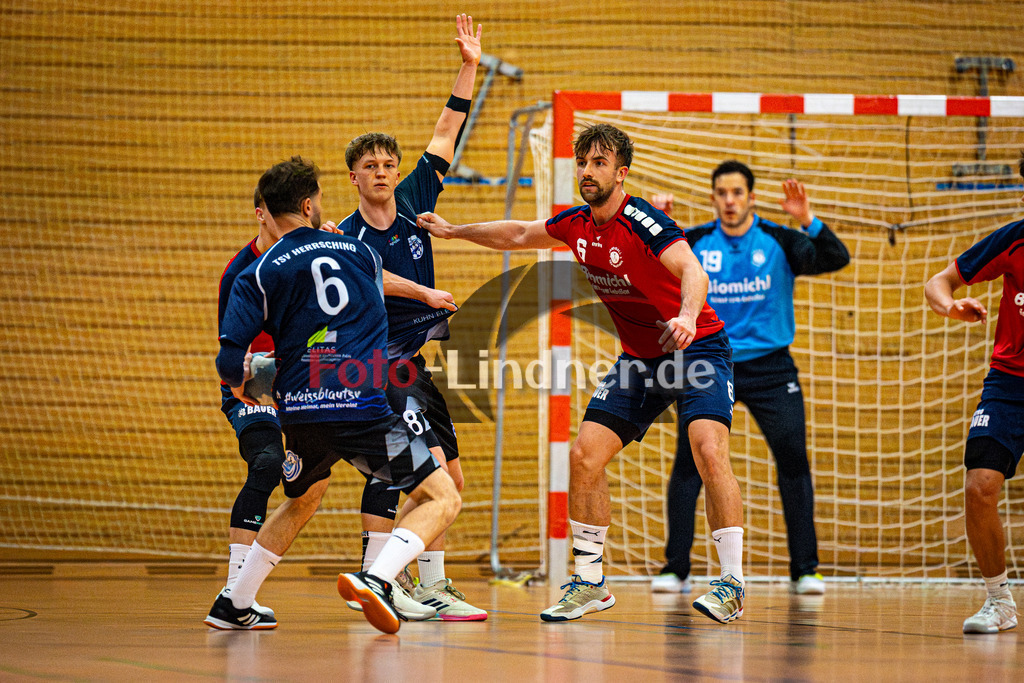 TSV Weiheim gegen TSV Herrsching II | Handball Bezirksoberliga Herren 2025/26, TSV Weiheim gegen TSV Herrsching II, 20251025,Andreas KUNZ (TSV Weilheim 6) verteidigt,2025-10-25 in Weilheim (Jahnhalle)Sebastian KETTERER (TSV Herrsching II 6), Andreas KUNZ (TSV Weilheim 6)Copyright: WolfgangxLindner