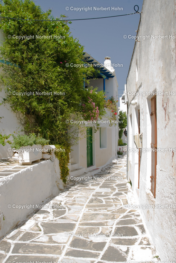 Reisefotografie - Griechenland - Paros | Dorfidylle in Lefkes auf der Kykladeninsel Paros. - Realisiert mit Pictrs.com