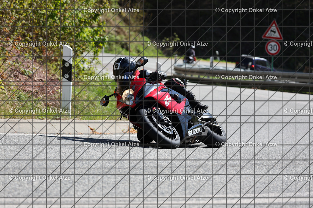 IMG_7824 | Fotograf am Kyffhäuser. Onkel Atze. Kyffhäuser Rennstrecke. Café36. Motorsportfotografie. - Realisiert mit Pictrs.com