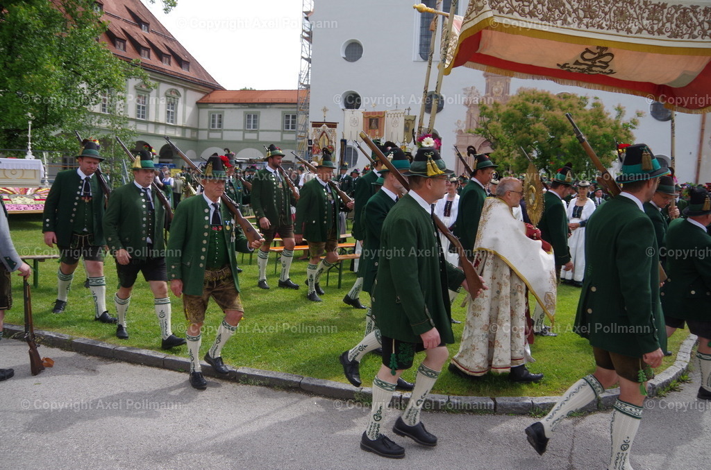 IMGP5705 | fotografiert von Axel PollmannLeonhardi Wallfahrt Benediktbeuern und Murnau, Fronleichnam, Fasching, Landschaft im Loisachtal und Benediktbeuern  - Realisiert mit Pictrs.com