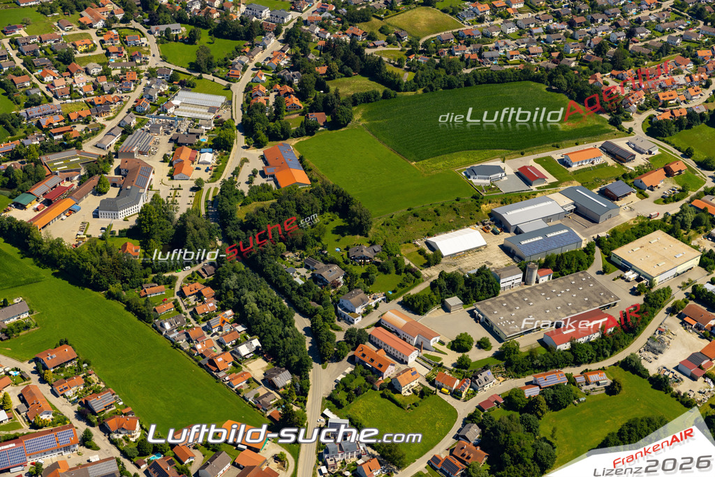 Aktuelles Luftbild von  Buchbach - Die Luftaufnahme wurde 2022 mittels UL-Flugzeug erstellt ( keine Drohne ) - hochauflösende Kamera-Systeme von  Canon -Beste Qualität - Für grossformatige Ausdrucke geeignet. Die Geschenkidee !