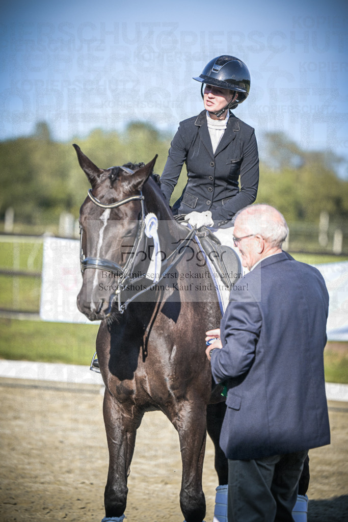 DOS_0035 | Entdecke hochwertige Reitturnierfotos von Foto Oger. Professionell, emotional und authentisch – jetzt Lieblingsmomente im Shop bestellen.Deutschlandweite Turnierfotografie. - Realisiert mit Pictrs.com