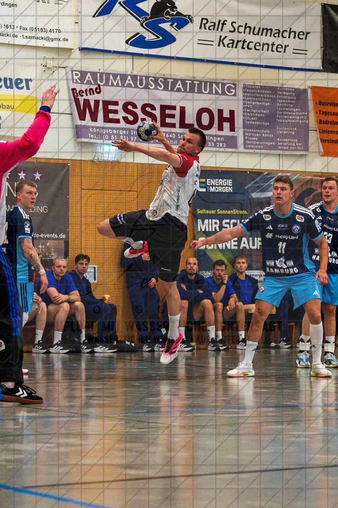 IHC 2026 - Handball-Club Hamburg vs. HØJ Elite | Thomas Solstad (HØJ Elite #44); IHC 2026 - Handball-Club Hamburg vs. HØJ Elite am 07.08.26 in Sporthalle KGS, Schneverdingen - Realisiert mit Pictrs.com
