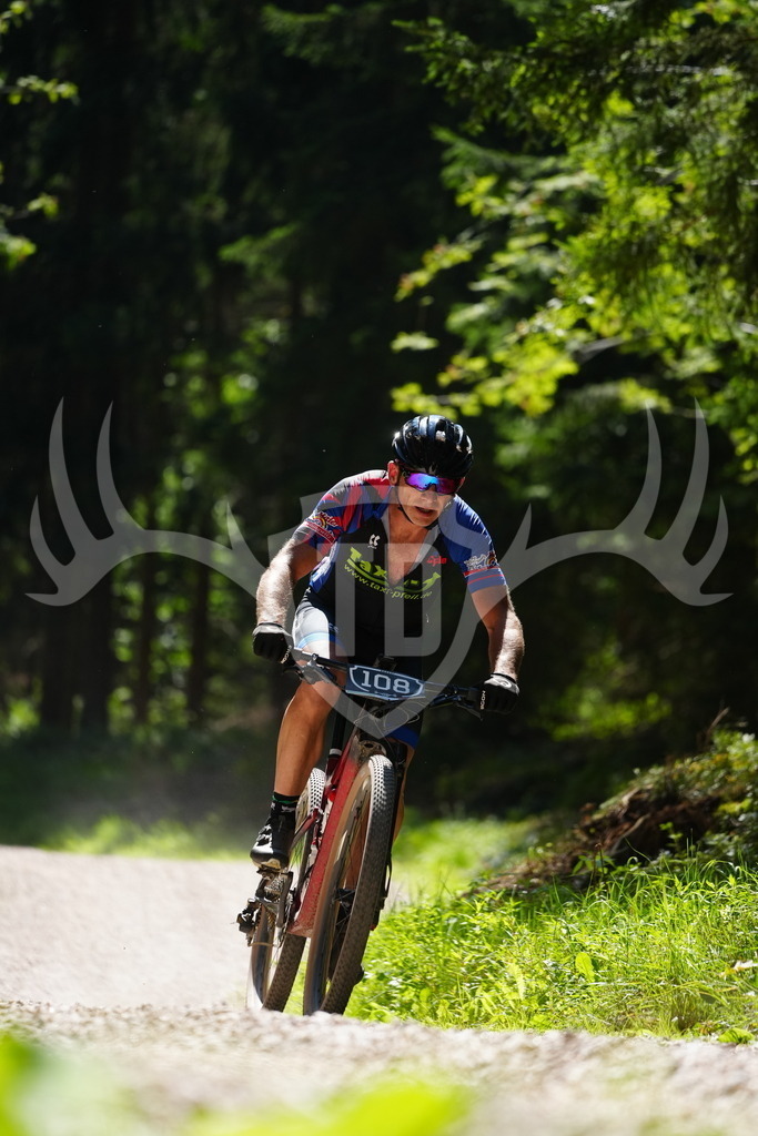 FC102340 | Fotogalerie der Treibjagd im Dunkelwald - Dein MTB Etappenrennen im Erzgebirge - Realisiert mit Pictrs.com