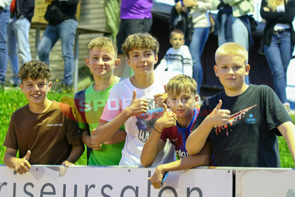 VST Völkermarkt - SVG Bleiburg 2-2, Kärntner Liga 2. Runde | Fans, Kinder Kids, VST Völkermarkt - SVG Bleiburg 2-2 am 08.08.2023 in Völkermarkt
(Lilienberg Arena), Austria, (Photo by Ernst Krawagner sport-fan.at) - Realisiert mit Pictrs.com