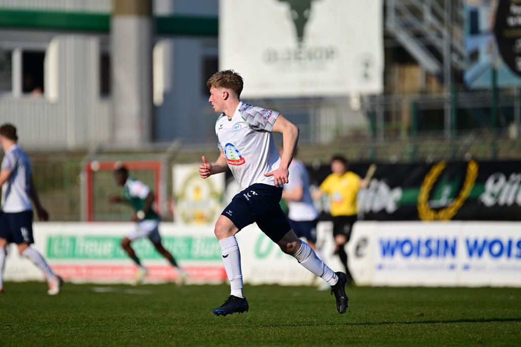 Fußball I Herren I Saison 2024-2025 I Regionalliga Nord I 25. Spieltag I VfB Lübeck - SSV Jeddeloh | Der Sportfotograf. - Realisiert mit Pictrs.com