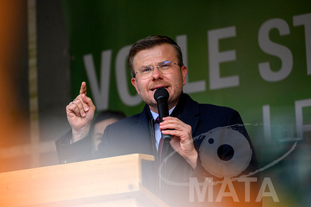 _DWA4515 | Oberbürgermeister Nürnberg, Marcus König bei Bauerndemo gegen Agrarpolitik der Bundesregierung  auf dem Straße Obstmarkt und Hauptmarkt . Nürnberg, 08.01.2024 - Realisiert mit Pictrs.com