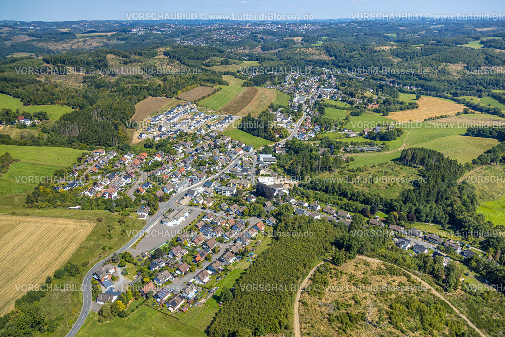 Kierspe250813426 | Luftbild, Wohngebiet Ortsansicht Ortsteil Ehringhausen mit Neubau Wohnsiedlung Schmittenkamp,  Ehringhausen Halver, Sauerland, Nordrhein-Westfalen, Deutschland