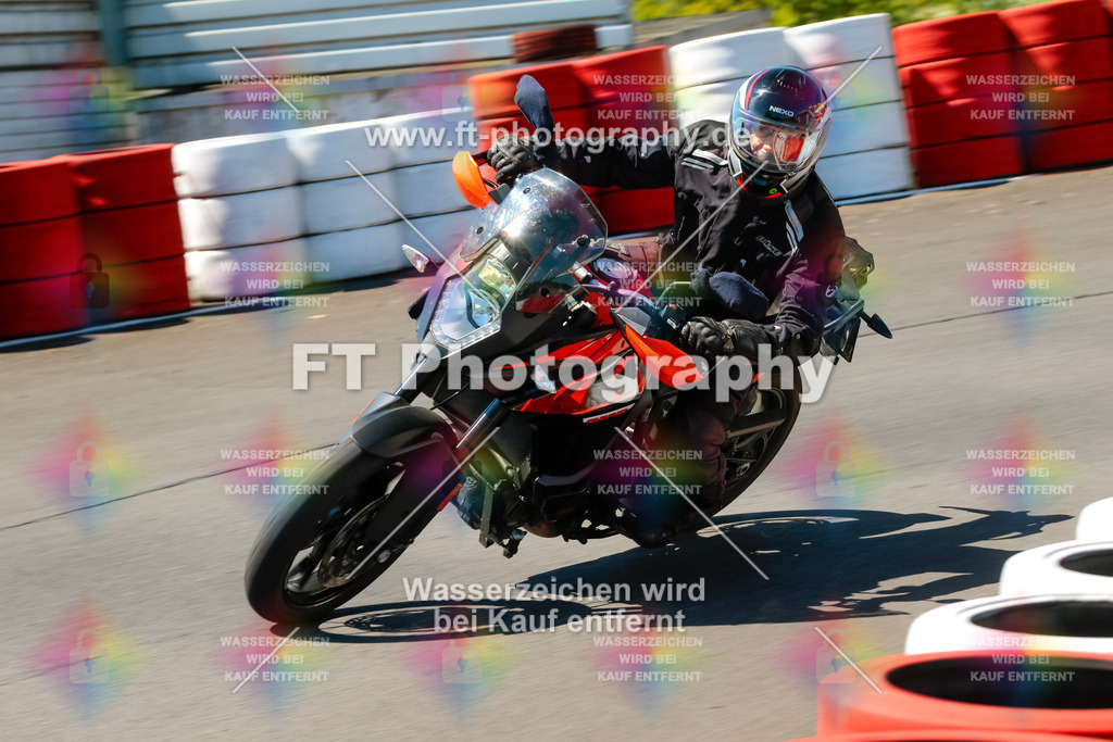 Moto-TeamOBK-22281 | Hier findet Ihr Bilder von Touristenfahrten auf der Nürburgring Nordschleife oder von anderen Veranstaltungen die ich besucht habe. Viel Spass beim Durch Schauen 