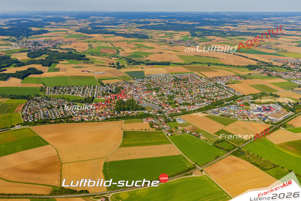 Luftaufnahme der Stadt Alteglofsheim - Die Luftaufnahme wurde 2025 vom UL-Flugzeug heraus erstellt ( keine Drohne ) - Hochauflösende Luftaufnahme - für professionelle Ausdrucke geeignet. Die Geschenkidee !Mit Lizenz und Bildrechte bestellbar