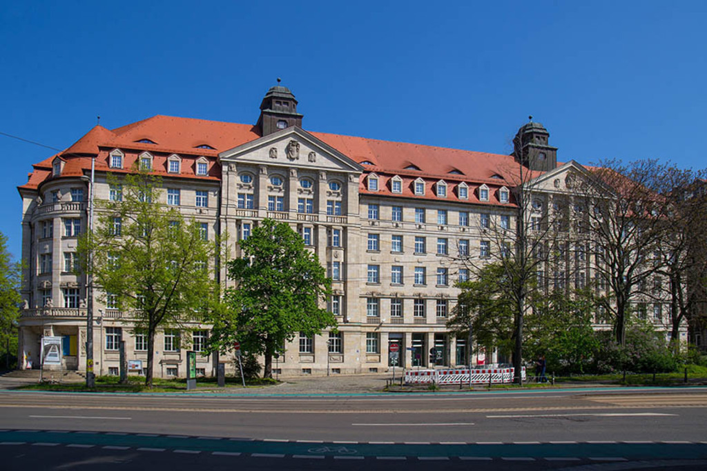 Befreiung durch die US Armee - Gedenktafel - Museum in der Runden Ecke | Entdecke über 20 Kategorien Leipzig-Motive: Foto-Downloads, hochwertige Poster, Leinwand- & Fine-Art-Prints. Jetzt Lieblingsfoto im Bildlexikon Leipzig Shop bestellen!