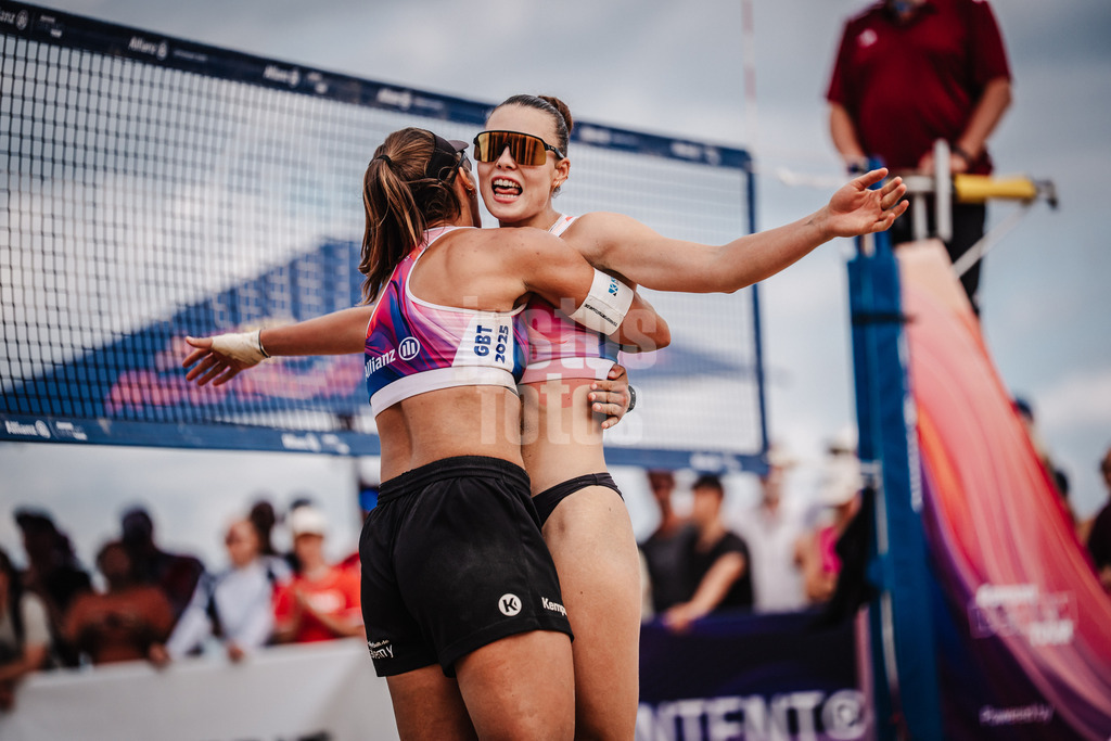 Beachvolleyball | Frauen | Deutsche Meisterschaften 2025 Timmendorfer Strand | 04.09.2025 | v.l. Leonie Klinke und Elea Beutel jubeln