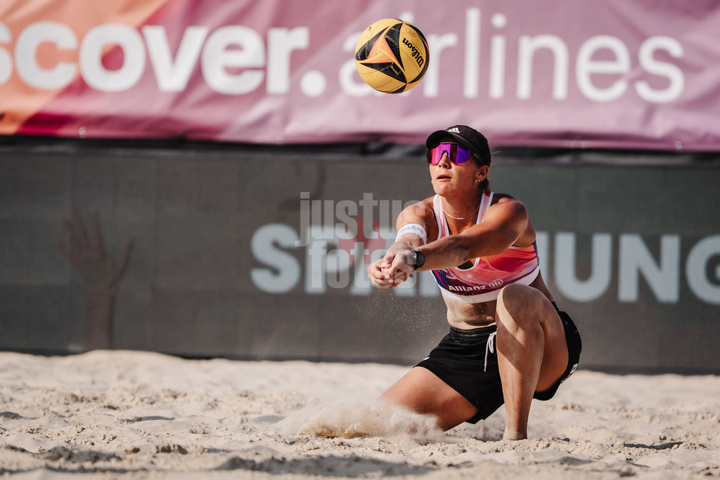 Beachvolleyball | Frauen | Allianz German Beach Tour 2025 | Tourstop Bremen | 14.06.2025 | Leonie Klinke nimmt den Ball an