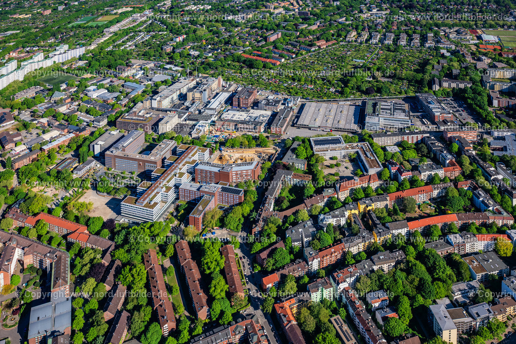Hamburg_Beiersdorf_ELS_3216090525 | HAMBURG 09.05.2025 Industrie- und Gewerbegebiet Beiersdorf AG zwischen Stresemannallee und Troplowitzstraße im Ortsteil Lokstedt in Hamburg, Deutschland. Weiterführende Informationen bei: Beiersdorf AG,  NXP Semiconductors Germany GmbH,  Nexperia Germany GmbH. // Industrial and commercial Beiersdorf AG area between Stresemannallee and Troplowitzstrasse in the district Lokstedt in Hamburg, Germany. Further information at: Beiersdorf AG,  NXP Semiconductors Germany GmbH,  Nexperia Germany GmbH. Foto: Martin Elsen