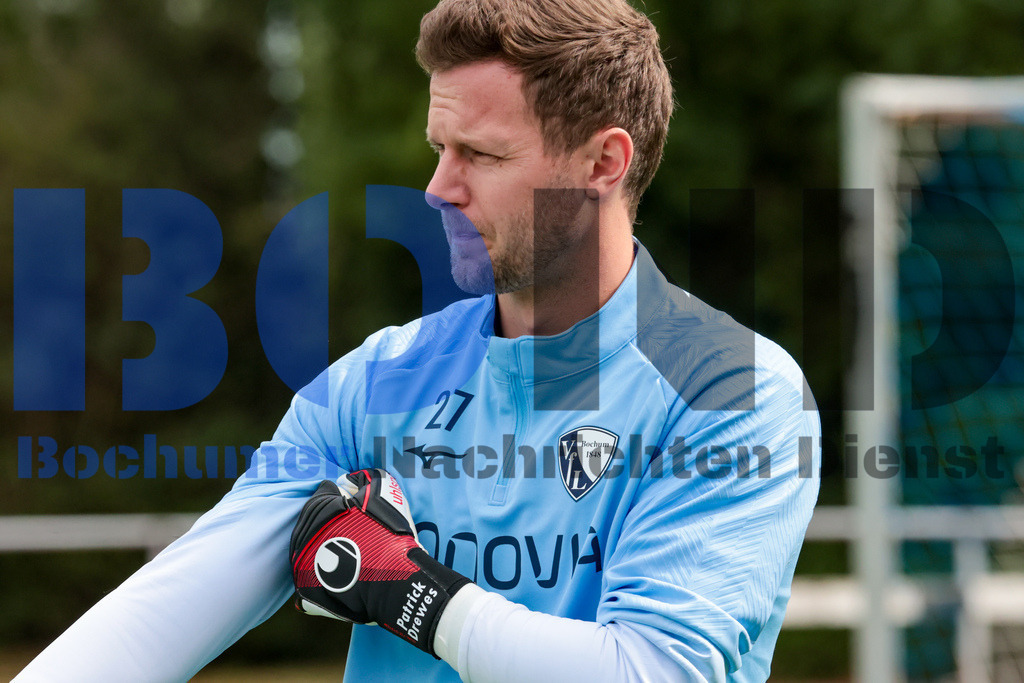 1. Fussball Bundesliga:  Trainingsauftakt VfL Bochum 1848 {date} -  | {headline}(Foto: Sebastian Sendlak / BOND)DFL regulations prohibit any use of photographs as image sequences and/or quasi-videos. - Realisiert mit Pictrs.com