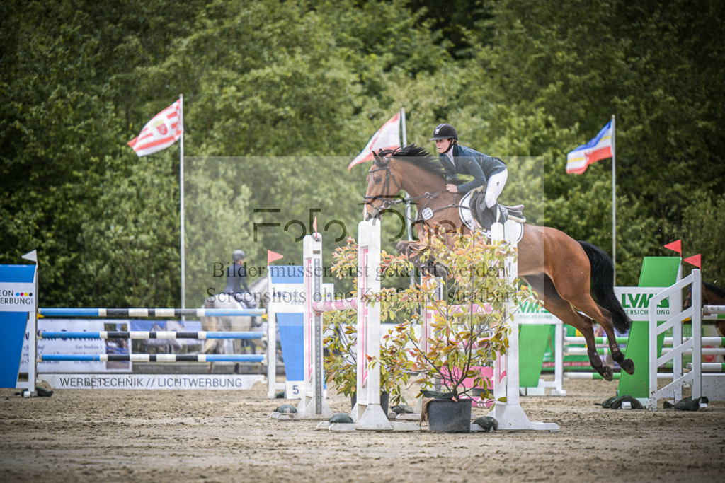 DOS_6334 | Entdecke hochwertige Reitturnierfotos von Foto Oger. Professionell, emotional und authentisch – jetzt Lieblingsmomente im Shop bestellen.Deutschlandweite Turnierfotografie. - Realisiert mit Pictrs.com