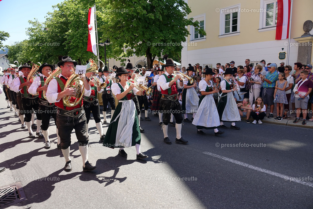 news-2022-Juli17-Musikumzug-Reutte-DSD03290-Zoeblen | Info aus dem Bezirk Reutte/Ausserfern Tirol sowie eine umfangreiche Bilddatenbank über die gesamte Region: Lechtal, Talkessel Reutte, Tannheimertal, Zwischentoren. Lech, Plansee, Zugspitze, Grenztunnel, B179, Fernpassstraße, Verkehr, Lawinen, Tradition, - Realisiert mit Pictrs.com