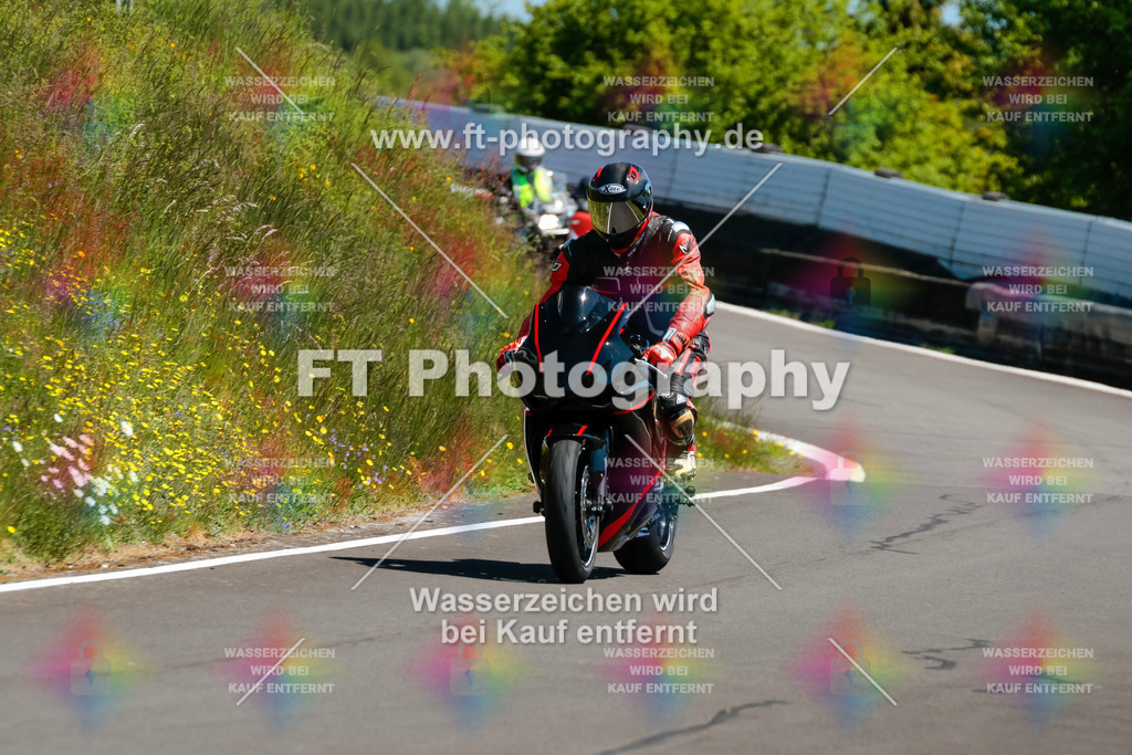 Moto-TeamOBK-22226 | Hier findet Ihr Bilder von Touristenfahrten auf der Nürburgring Nordschleife oder von anderen Veranstaltungen die ich besucht habe. Viel Spass beim Durch Schauen 