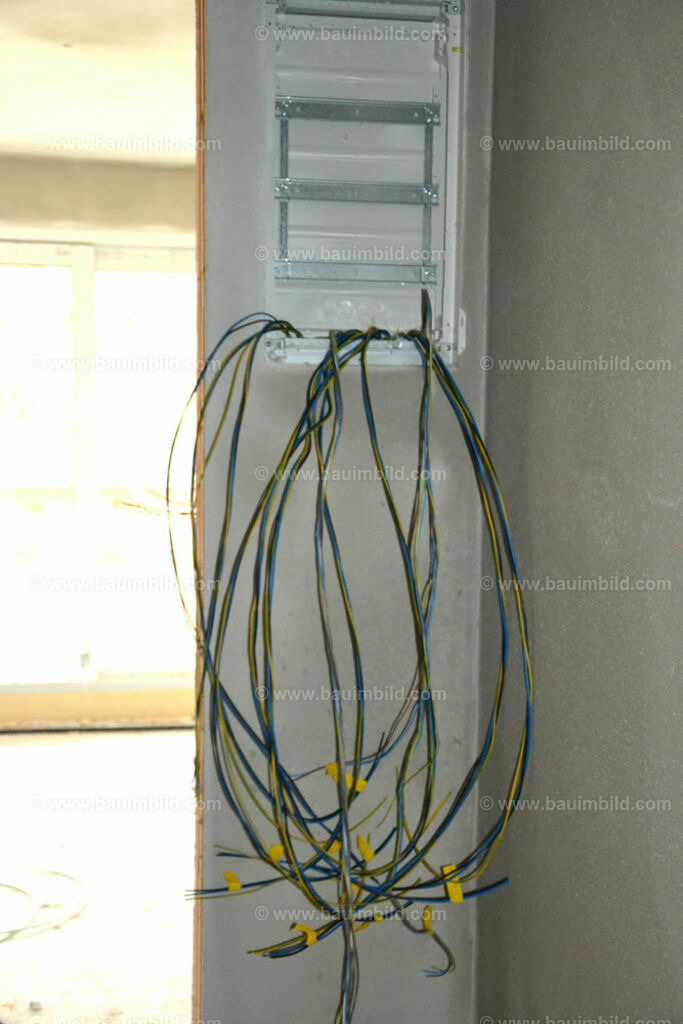 bib-lg17-elektroinstallation-0185 | Nach LV-Leistungsgruppen sortierte Detailfotos über den Bau eines Hauses. Alle Hausbau-Bilder direkt vom Urheber und Autor der Website Haus-Selber-Bauen.com