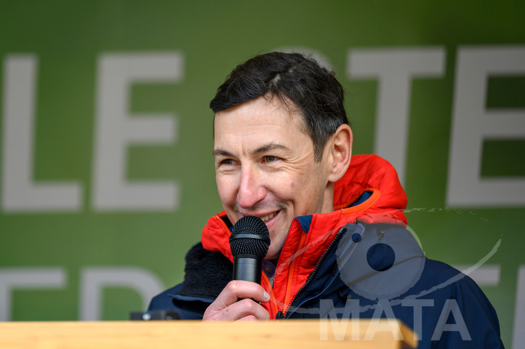 _DWA4477 | Kreisobmann Peter Höfler bei Bauerndemo gegen Agrarpolitik der Bundesregierung  auf dem Straße Obstmarkt und Hauptmarkt . Nürnberg, 08.01.2024 - Realisiert mit Pictrs.com