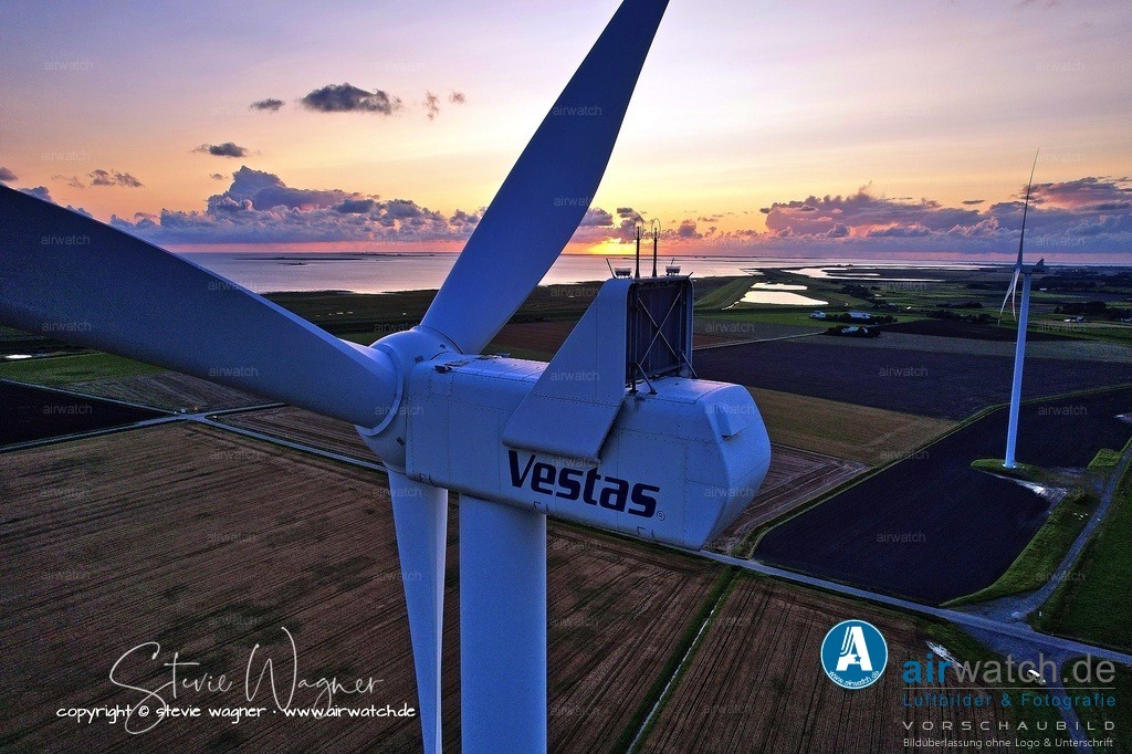 Windpark Gemeinde Reussenkoege in Nordfriesland - Luftbild | Entdecken Sie atemberaubende Luftbilder und Fotografien auf airwatch.de - Tauchen Sie ein in eine Welt voller faszinierender Aufnahmen aus der Vogelperspektive.