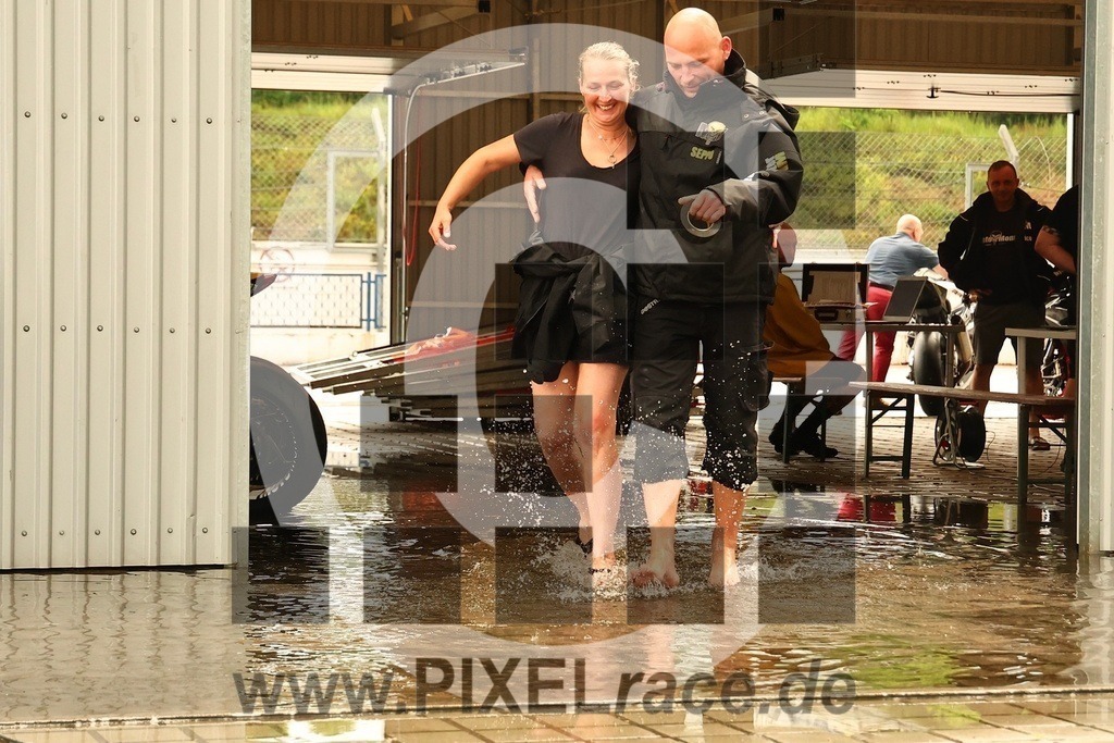 social-20240604_33479 | Schöne Erinnerungen an spannende Momente - das festzuhalten ist unser Job. PIXELrace.de ist seit 2003 auf den Rennstrecken Europas unterwegs um die Action draußen beim Fahren und die wunderbare Stimmung imm Fahrerlager für euch einzufangen.