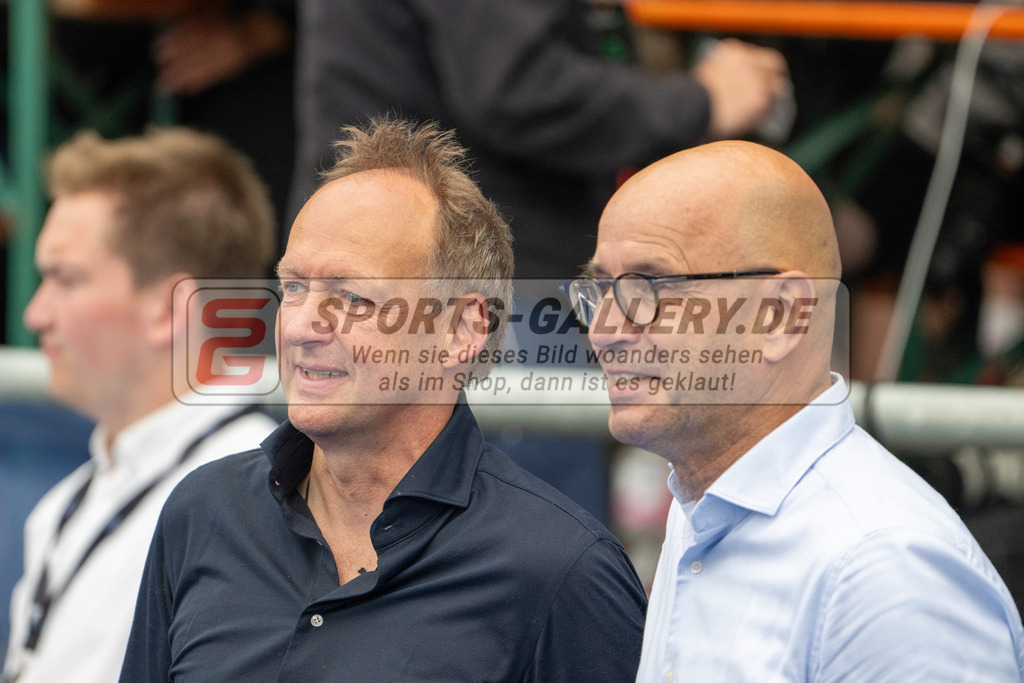 Final4_20250601-1612-Z09_5002 | Krefeld, Deutschland, 01.06.2025:  Feldhockey Final4 2025 – „Deutsche Feldhockey-Meisterschaften 2025“ Crefelder HTC - Rot-Weiss Köln (Finale Herren) im Gerd-Wellen-Hockeyanlage am 01.06.2025 in Krefeld, Deutschland. (Foto von Kramhöller/Fehrmann/Kaste)Krefeld, Germany, 01.06.2025: Feldhockey Final4 2025 – „Deutsche Feldhockey-Meisterschaften 2025“ Harvestehuder HTC - Düsseldorfer HC (Finale Damen) in Gerd-Wellen-Hockeyanlage at 01.06.2025 in Krefeld, Deutschland. (Foto from Kramhöller/Fehrmann/Kaste)