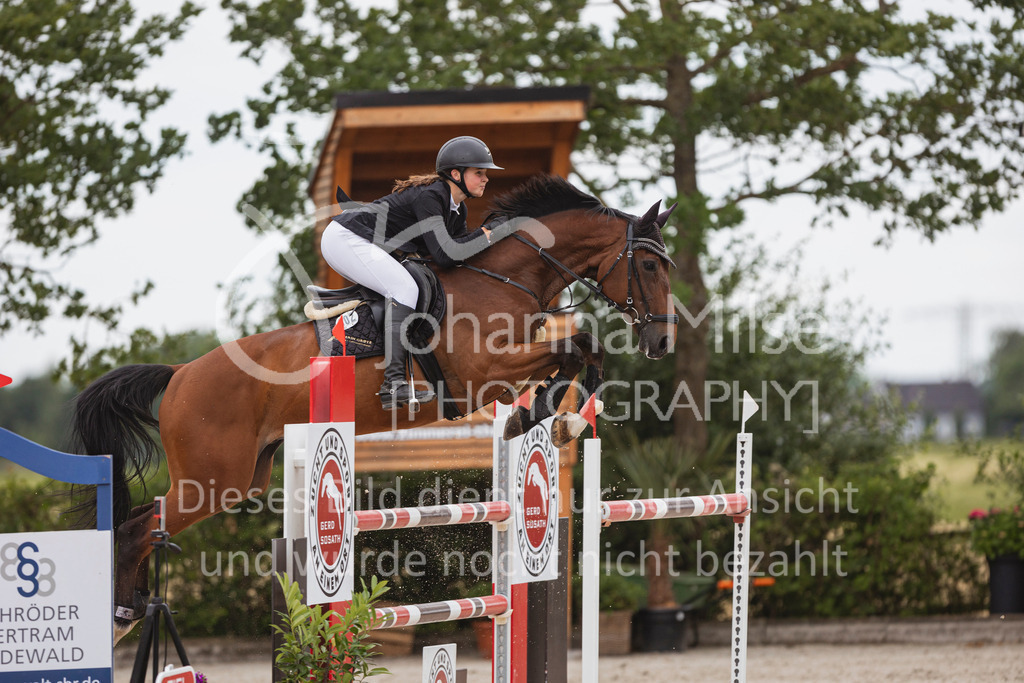 240614_Lemwerder_M2-Springen-467 | Deine schönsten Turniermomente als professionelle Fotos! Entdecke hochwertige Pferdesport-Fotografie im Online-Shop. Jetzt Fotos finden & bestellen!