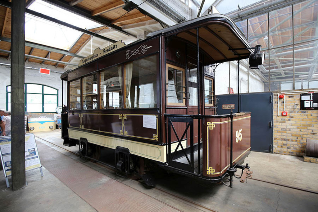 Straßenbahnmuseum Leipzig | Entdecke über 20 Kategorien Leipzig-Motive: Foto-Downloads, hochwertige Poster, Leinwand- & Fine-Art-Prints. Jetzt Lieblingsfoto im Bildlexikon Leipzig Shop bestellen!