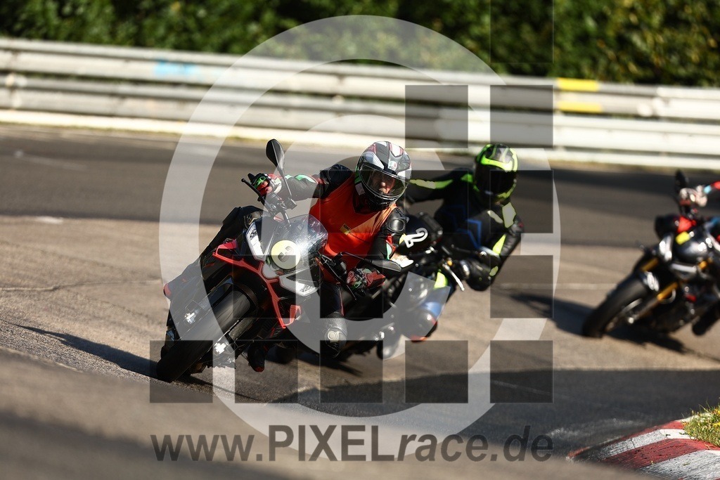 inst03-20250813_00442 | Schöne Erinnerungen an spannende Momente - das festzuhalten ist unser Job. PIXELrace.de ist seit 2003 auf den Rennstrecken Europas unterwegs um die Action draußen beim Fahren und die wunderbare Stimmung imm Fahrerlager für euch einzufangen.