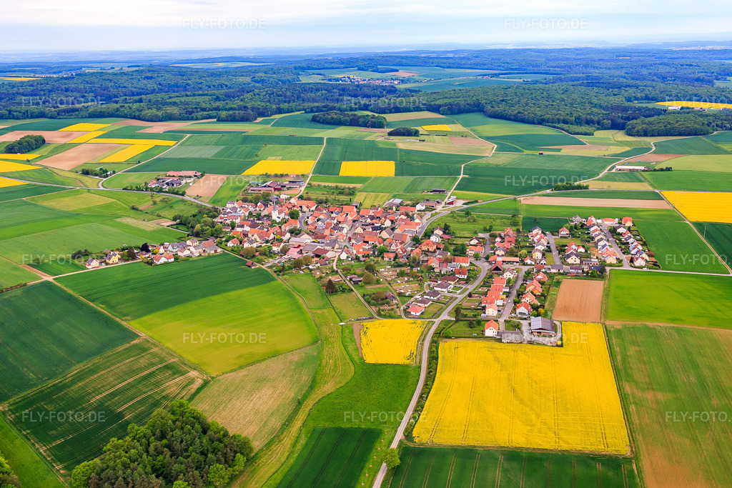 Luftbild: Ortsansicht von Osten im Ortsteil Ebertshausen in Üchtelhausen im Bundesland Bayern in Deutschland. Foto: IMG_079088.jpg vom 15.05.2015 durch Werner Riehm/FLY-FOTO.de