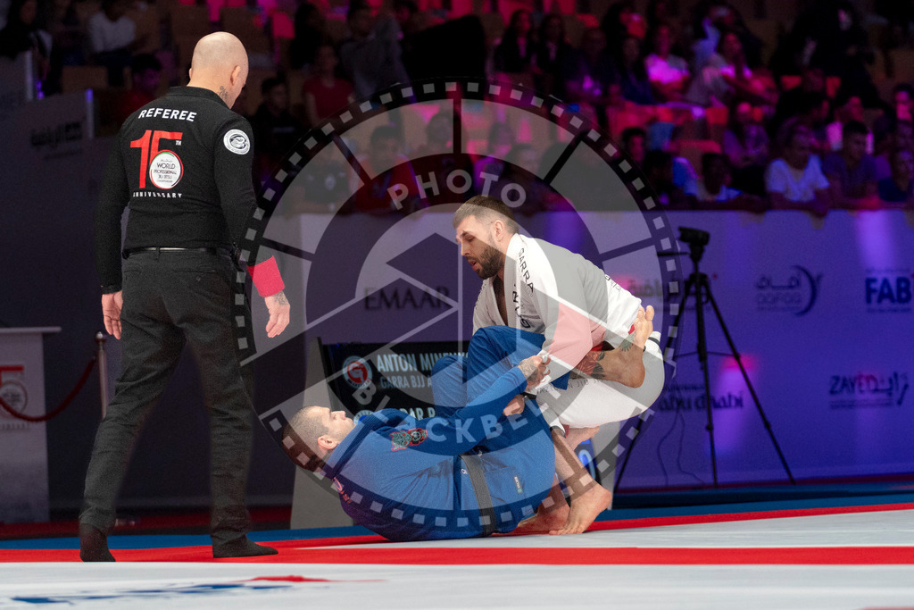 20231109PBB3577 | Fighters compete during the AJP World Professional Championship in the Mubadala Arena in Abu Dhabi, Arab United Emirates, on November 9, 2023.