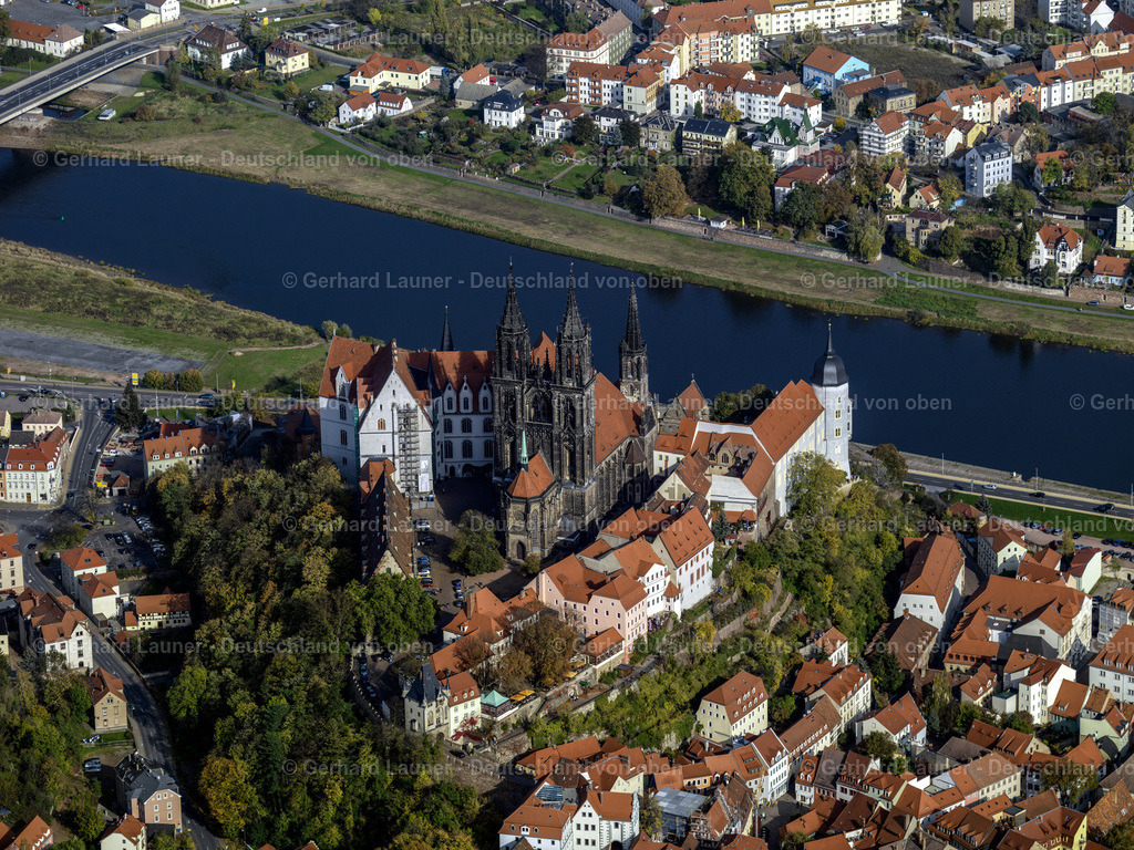2888163 | MEIßEN 2008 Burganlage des Schloß Albrechtsburg mit dem Hochstift Dom am Domplatz am Ufer des Flußverlaufes der Elbe in Meißen im Bundesland Sachsen. Weiterführende Informationen bei: Hochstift Meißen,  Staatliche Schlösser, Burgen und Gärten Sachsen gemeinnützige GmbH (SBG),  Stadt Meißen. // Castle of Schloss Albrechtsburg on Domplatz in Meissen in the state Saxony. Further information at: Hochstift Meissen,  Staatliche Schloesser, Burgen und Gaerten Sachsen gemeinnuetzige GmbH (SBG),  Stadt Meissen. Foto: Gerhard Launer