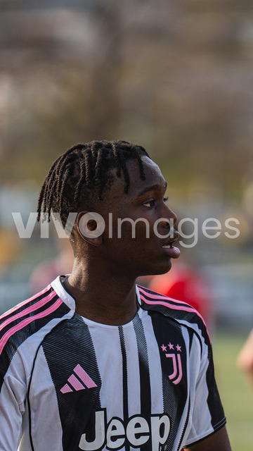 juv_lut_fmachado-0229 | Images from the Juniors B match between Juventus Academy and FC Lutry, played on 18 March 2026 in Lutry, Switzerland, featuring players, coaching staff and match action throughout the game.