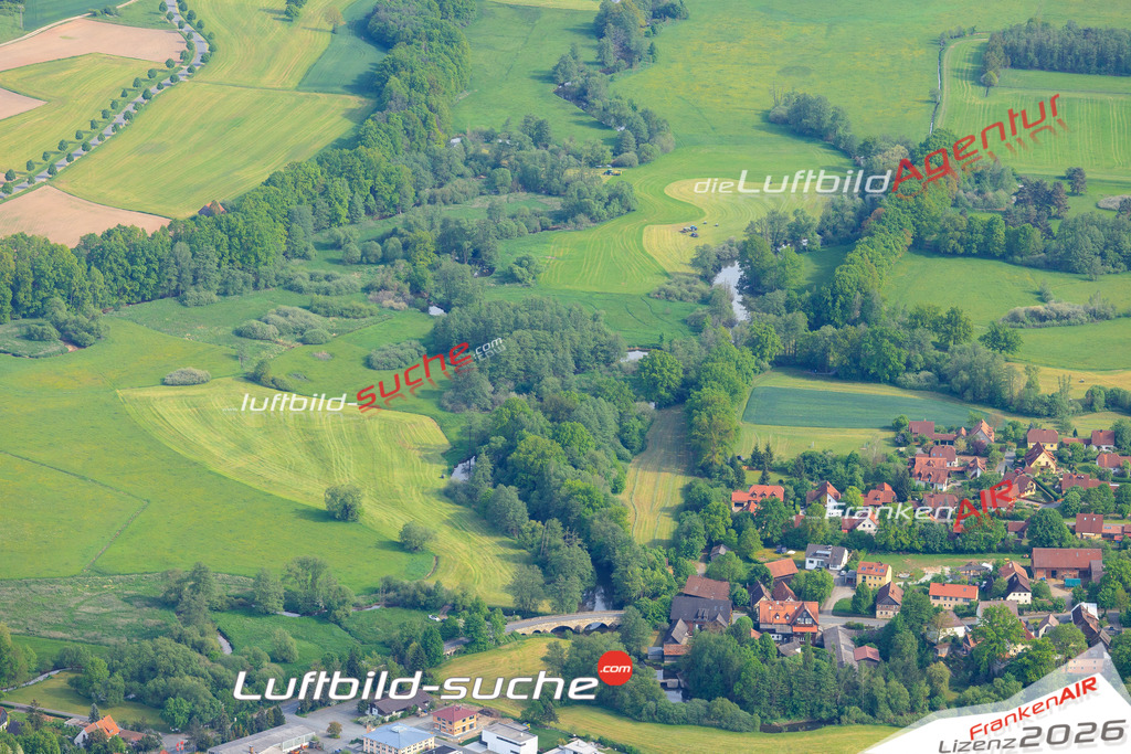 Die Luftaufnahme der Stadt Neudrossenfeld wurde vom UL-Flugzeug heraus erstellt ( keine Drohne )- hohe Auflösung für beste Qualität