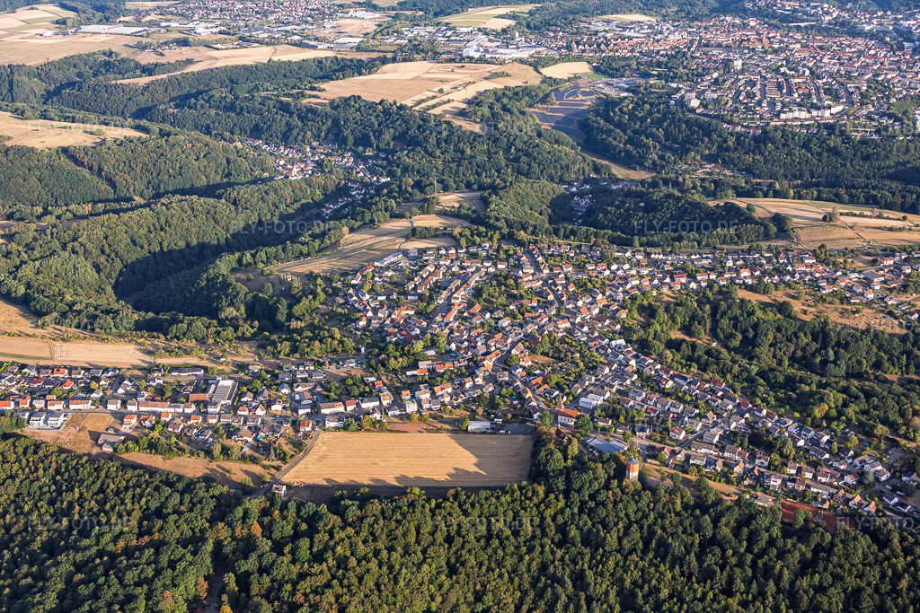 Luftbild: Ortsansicht von Südosten im Ortsteil Erlenbrunn in Pirmasens im Bundesland Rheinland-Pfalz in Deutschland. – Foto: IMG_158843.jpg vom 15.08.2026 durch Werner Riehm/FLY-FOTO.de – Auflösung des Originals: 5845 x 3897 px