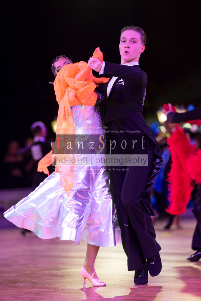 20241215_WDSF_Open_Youth_Std-Riga-8574 | Tanzsportbilder, Standardtanz, Lateintanz, WDSF, DTV, LTVB, dancecomp, goc, hessen tanzt, blaues band der spree, walzer, tango, wiener walzer, slowfox, quickstepp, samba, rumba, cha-cha-cha, paso doble. jive, hd-kroft photography, turniertanzsport