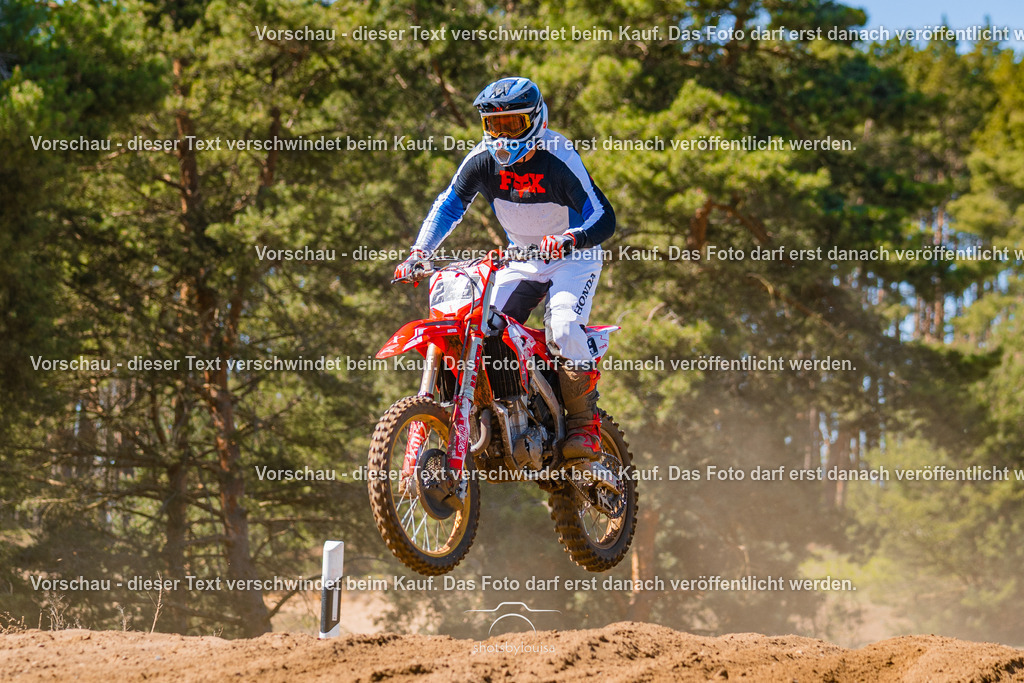 20260501_MCWriezen-3646 | Sportfotografin aus Berlin-Brandenburg mit Fokus auf Motocross. Ich halte deine sportliche Leistung und echte Emotionen auf und neben der Strecke professionell fest. Entdecke die Fotos von deinem Rennen und bestelle sie direkt hier im Shop.