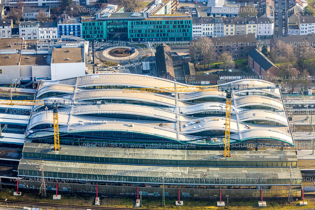 Duisburg260100255 | Luftbild, Hauptbahnhof Hbf Deutsche Bahn AG, Großbaustelle Hauptbahnhof Gleishalle und Vorplatz Ost, Concentrix Gebäude, Kreisverkehr Neudorfer Straße, Dellviertel, Duisburg, Ruhrgebiet, Nordrhein-Westfalen, Deutschland