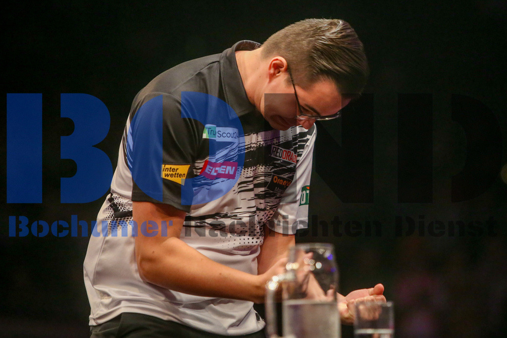  29.10.2023 - 
 | Sebastian Sendlak / Bochumer Nachrichtendienst (BOND) - PDC European Darts Championship: Viertelfinale {Persons shown} - Realisiert mit Pictrs.com